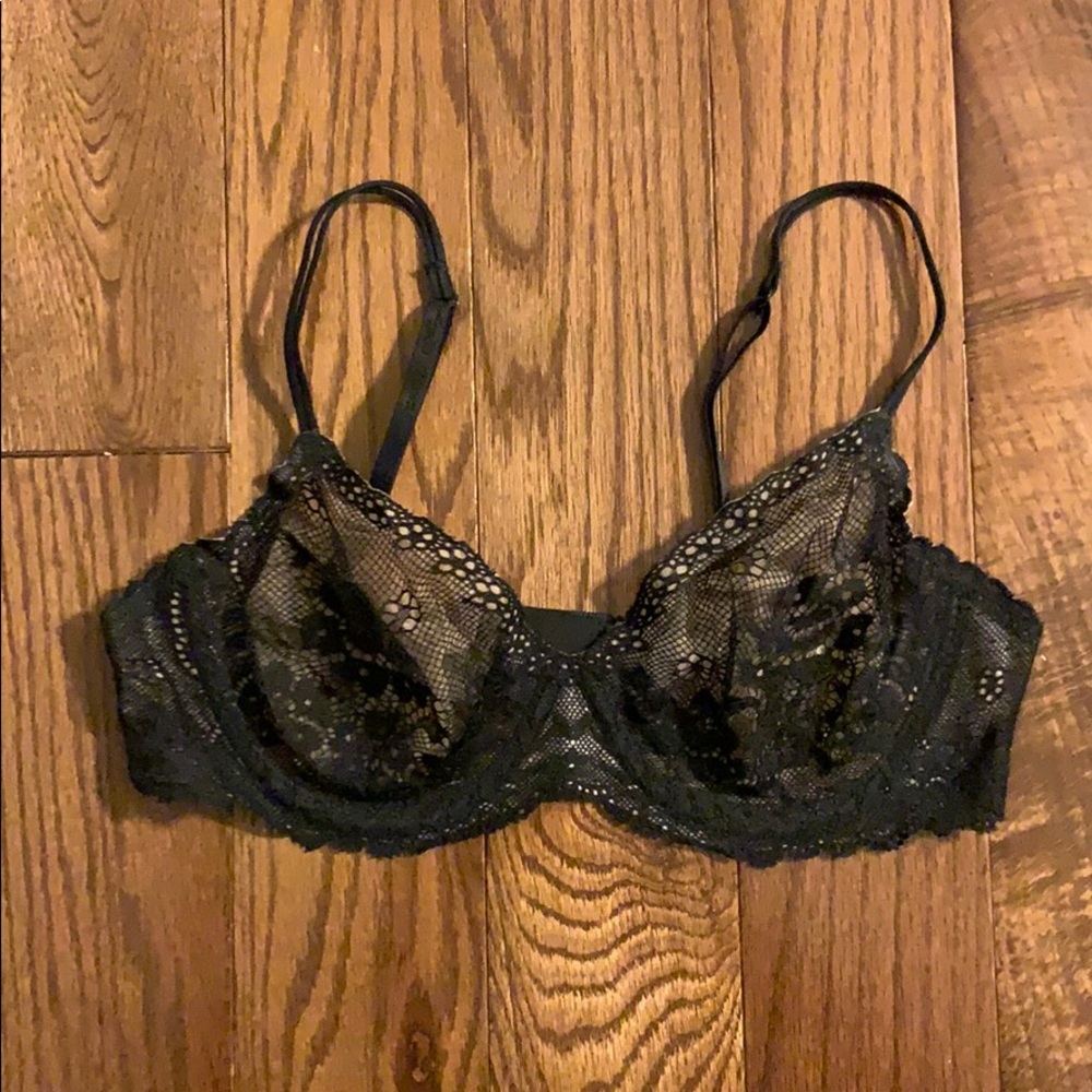Victoria’s Secret black lace bra 34C
